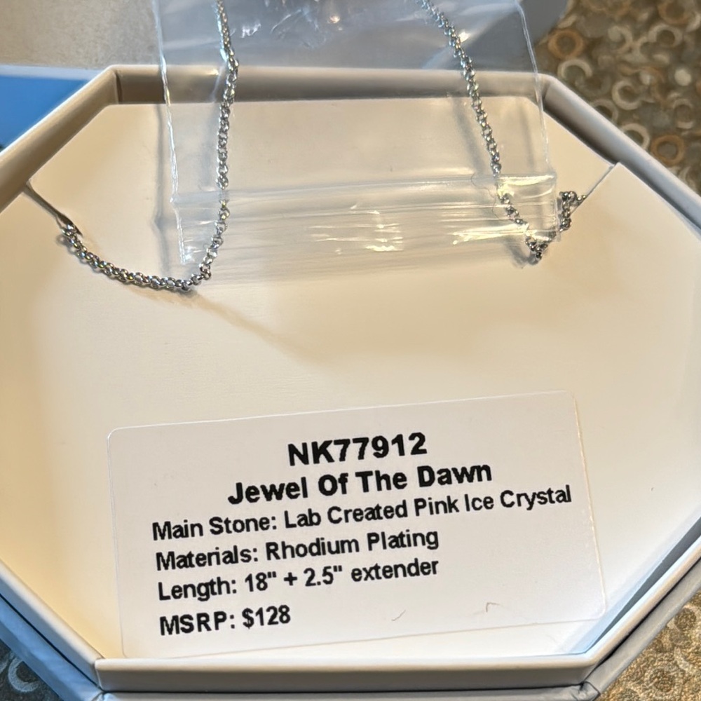 Bomb party 🎉 Pink sand Stone necklace - Picture 2 of 3